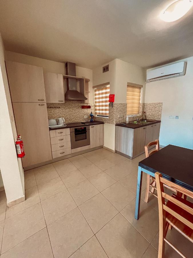 Stresa Court Apartments Saint Julian's Bagian luar foto
