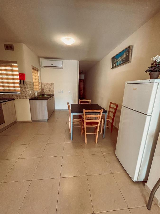 Stresa Court Apartments Saint Julian's Bagian luar foto