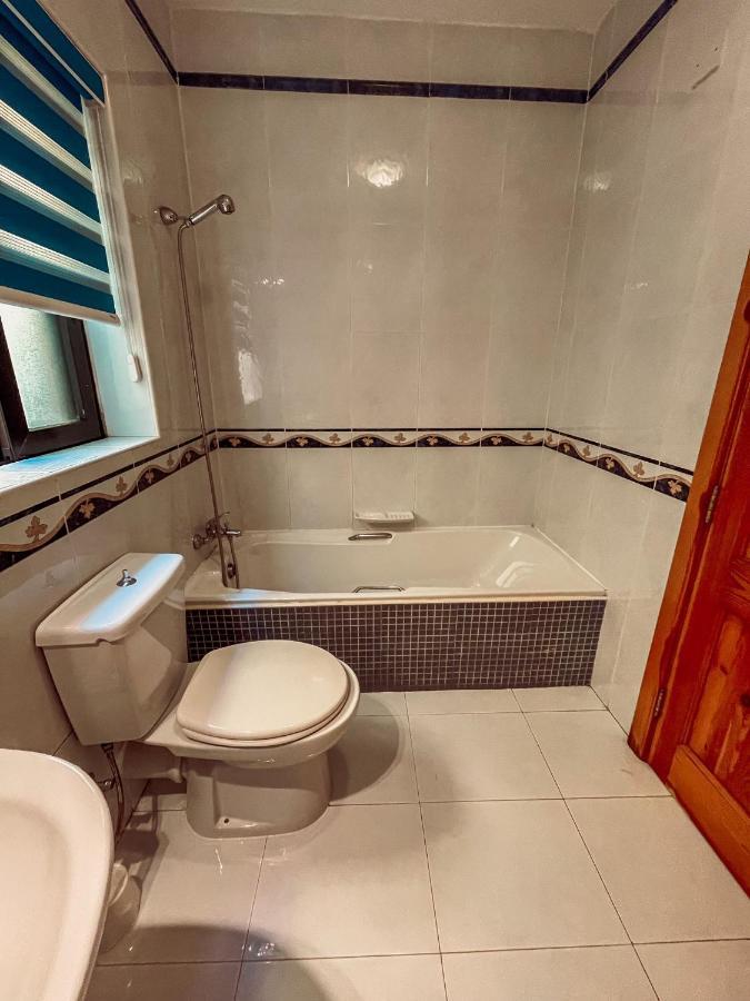 Stresa Court Apartments Saint Julian's Bagian luar foto