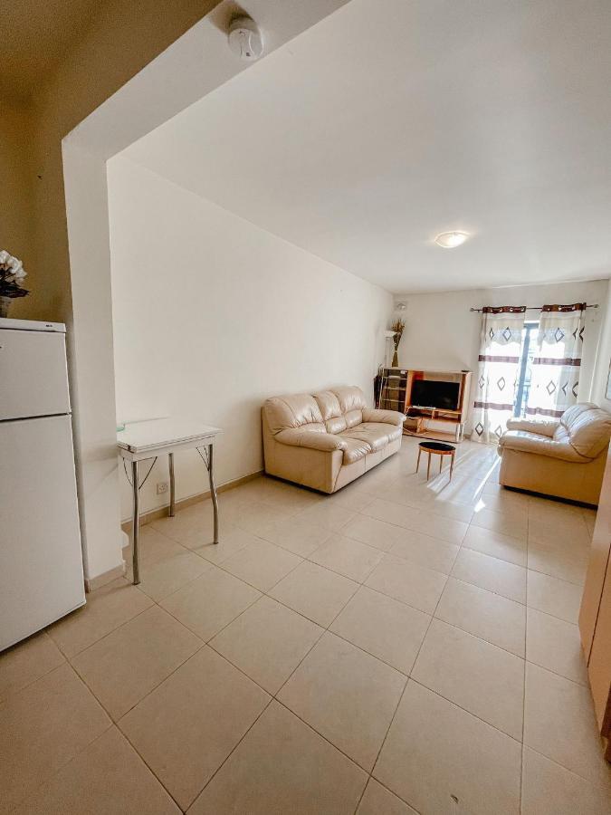 Stresa Court Apartments Saint Julian's Bagian luar foto