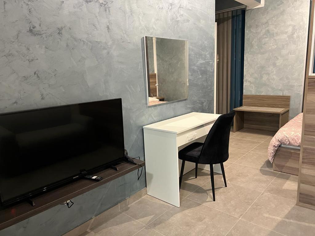 Stresa Court Apartments Saint Julian's Bagian luar foto