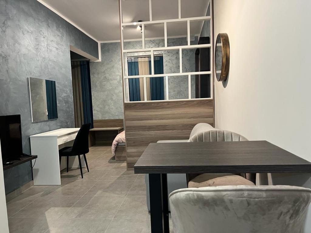 Stresa Court Apartments Saint Julian's Bagian luar foto